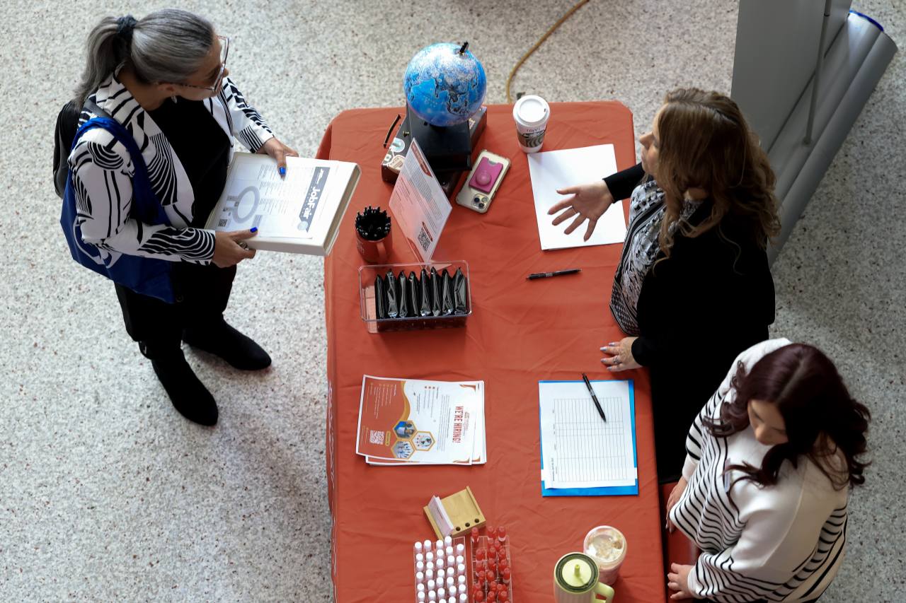 You are currently viewing Private Hiring Sank in November, ADP Says