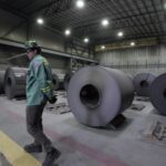 Read more about the article US manufacturing output unexpectedly increases in December