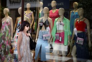 Read more about the article Argentina’s economic activity shrinks in November, first decline of 2025