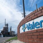 Read more about the article Exclusive-Valero, Phillips 66 buy Venezuelan oil cargoes as part of Washington’s deal with Caracas