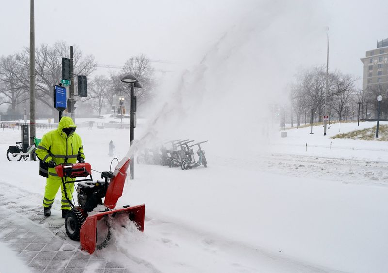 You are currently viewing Power prices surge as winter storm spikes demand in US data center alley