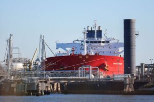 Read more about the article Exclusive-U.S. to issue general license soon lifting some sanctions on Venezuelan oil industry, sources say