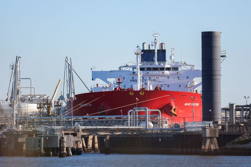 You are currently viewing Exclusive-U.S. to issue general license soon lifting some sanctions on Venezuelan oil industry, sources say