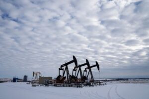 Read more about the article Oil prices mixed as US supply worries linger after winter storm