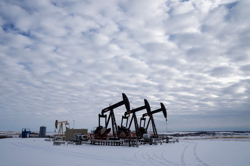You are currently viewing Oil prices mixed as US supply worries linger after winter storm