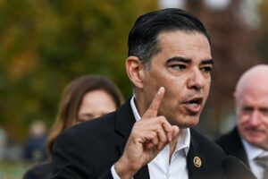 Read more about the article US lawmaker asks Vitol, Trafigura about Venezuela oil deals