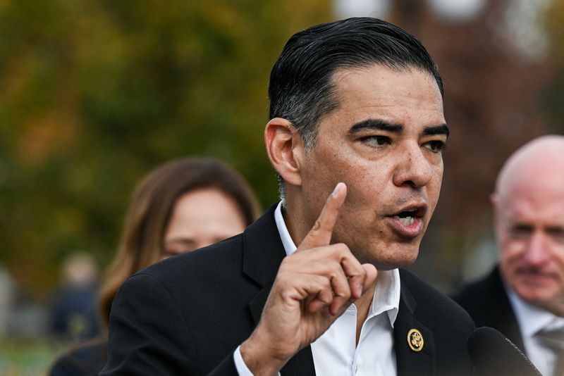 You are currently viewing US lawmaker asks Vitol, Trafigura about Venezuela oil deals