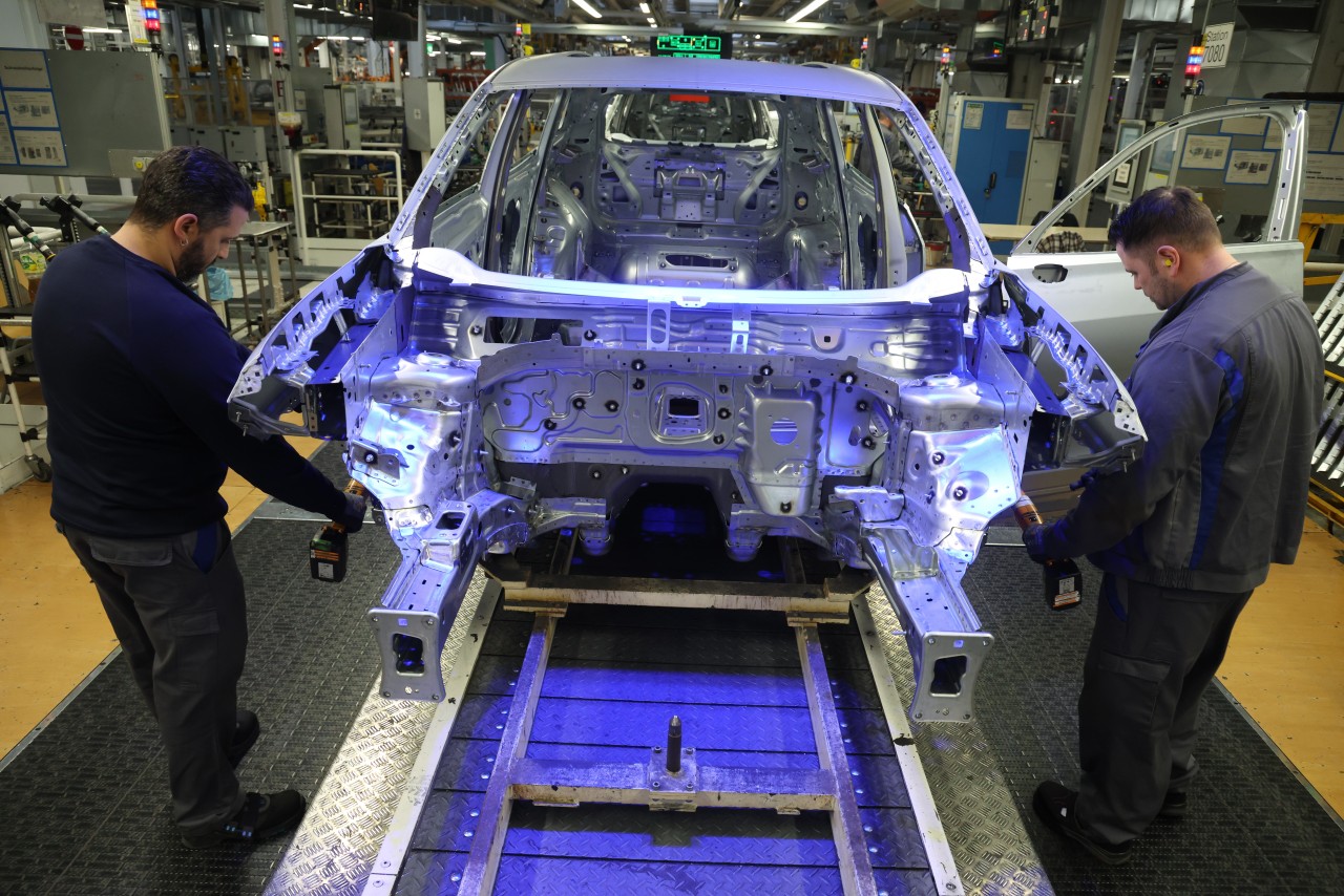 You are currently viewing German Industry Records Surprise Pickup on Car Production