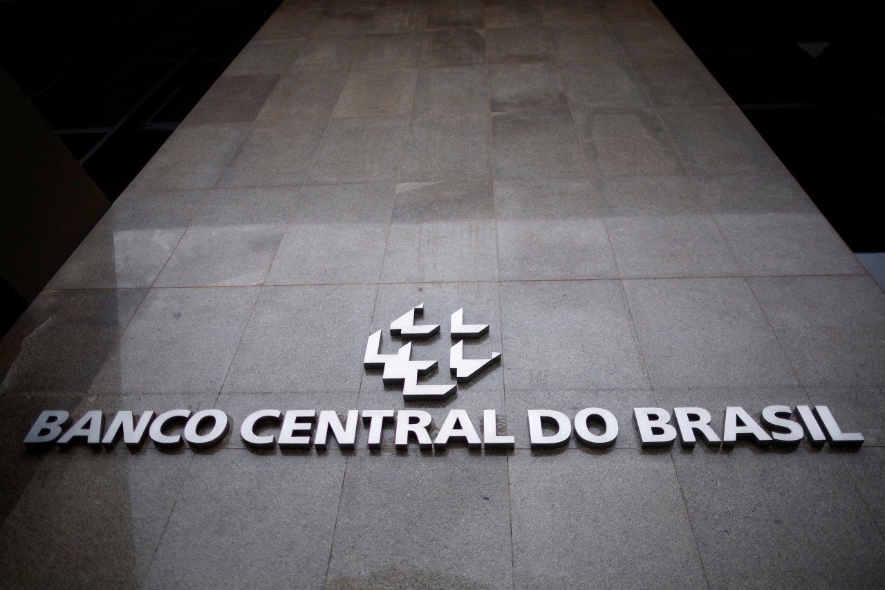 You are currently viewing Brazil’s Central Bank Holds Rate High, Signals March Cut
