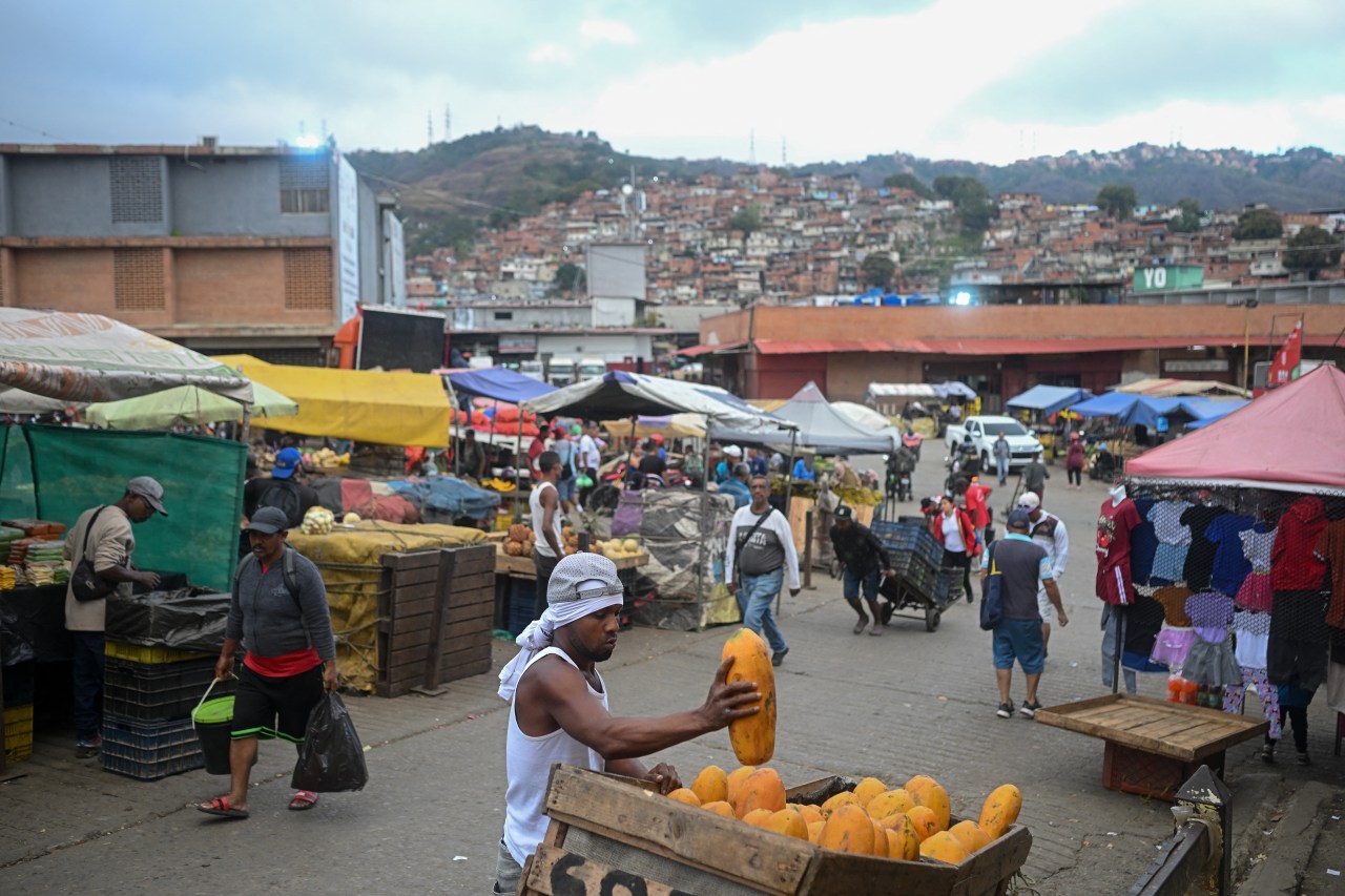 You are currently viewing Weeks after a U.S. military raid ended the rule of Nicolás Maduro, Venezuelans are living through a whiplash transition that feels less like a democratic dawn and more like an economic takeover