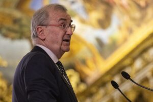 Read more about the article Weaker Dollar’s Inflation Effects Could Shape Rate Decisions, ECB’s Villeroy Says