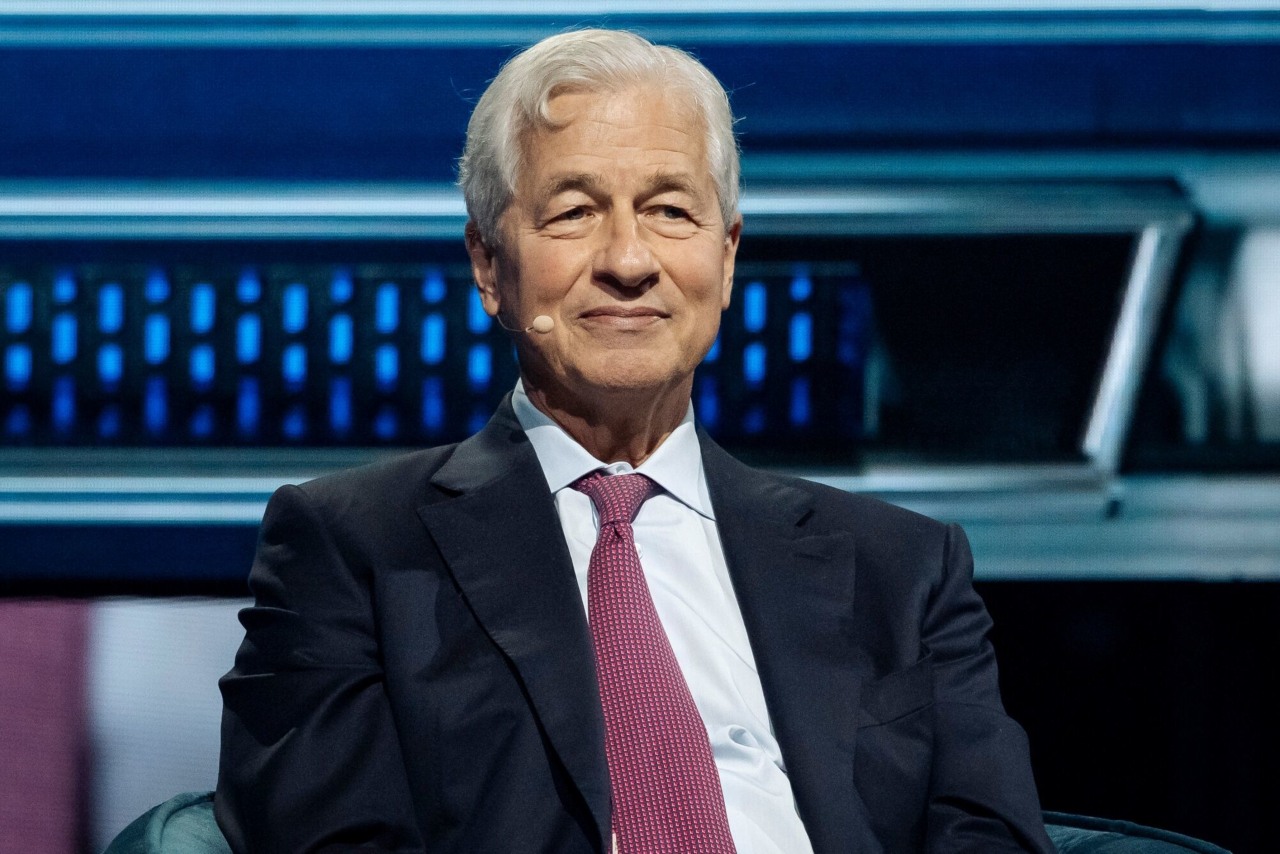You are currently viewing Jamie Dimon defended the independence of the Fed, saying that “anything that chips away” at the central bank’s independence “is not a good idea”