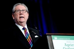 Read more about the article Fed’s Schmid Says Inflation Warrants Keeping Interest Rates Unchanged