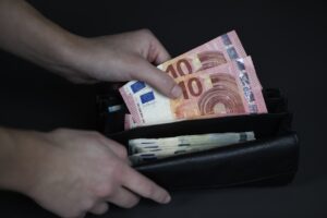 Read more about the article Eurozone’s Household Saving Rate Declined in Third Quarter