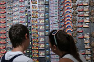 Read more about the article German retail sales inch up in December