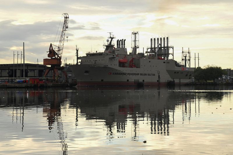 You are currently viewing Trump says Mexico will stop sending oil to energy-starved Cuba