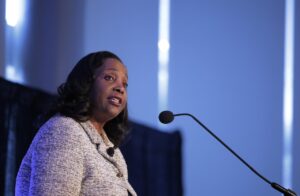 Read more about the article Fed’s Cook Focused on Inflation Risks as Greater Threat to Economy