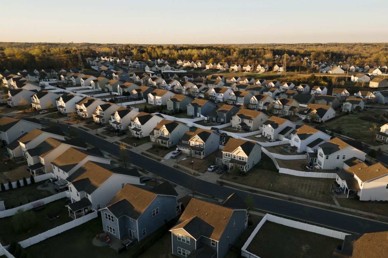 You are currently viewing Mortgage rates fell below 6% this week for the first time in more than three years, welcome news for waves of house hunters heading into the busy spring home-buying season