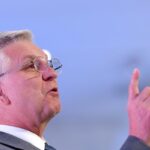 Read more about the article Waller Weighs Supporting Fed Rate Pause if Labor Data Stabilize