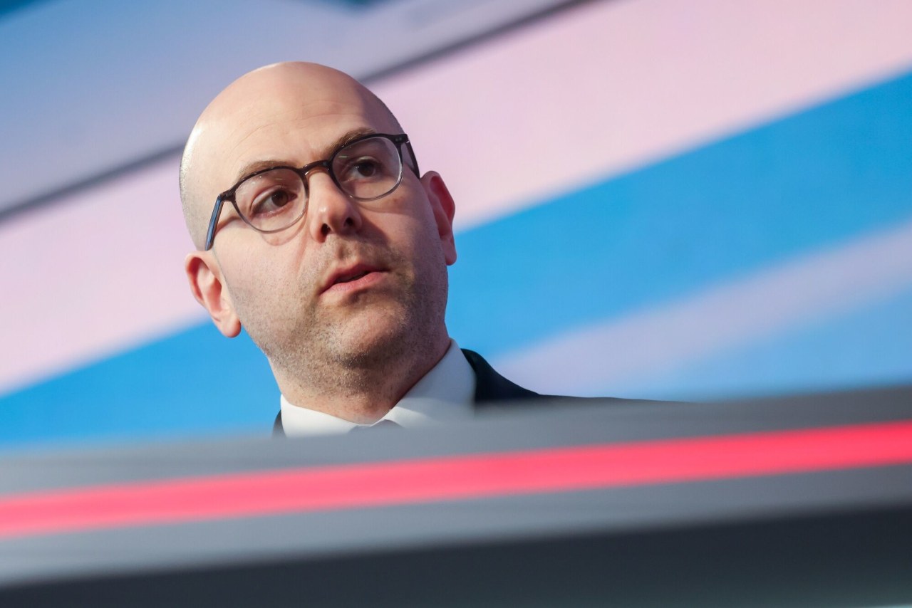 You are currently viewing Fed’s Miran Says Dollar Needs ‘Really Big Move’ to Affect Inflation