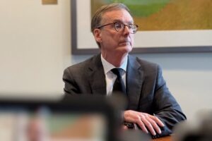 Read more about the article Sputtering Economy Gives Bank of Canada Cover to Bide Time on Iran War