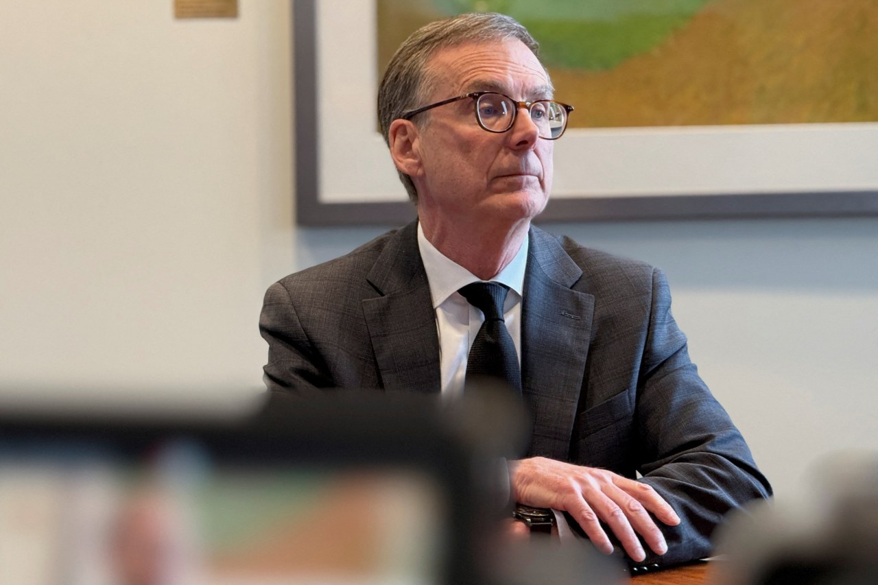 You are currently viewing Sputtering Economy Gives Bank of Canada Cover to Bide Time on Iran War