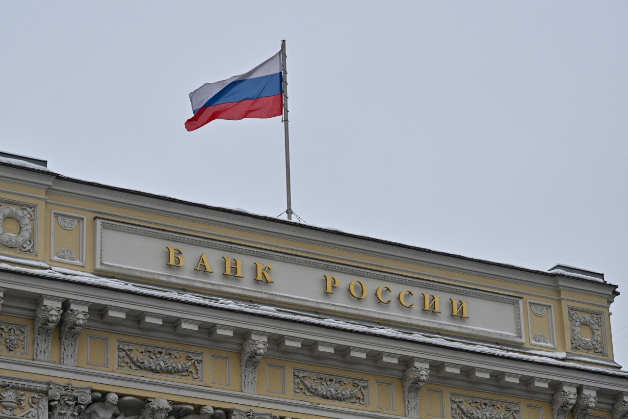 You are currently viewing Russia Central Bank Lowers Key Rate Despite Oil-Price Boost