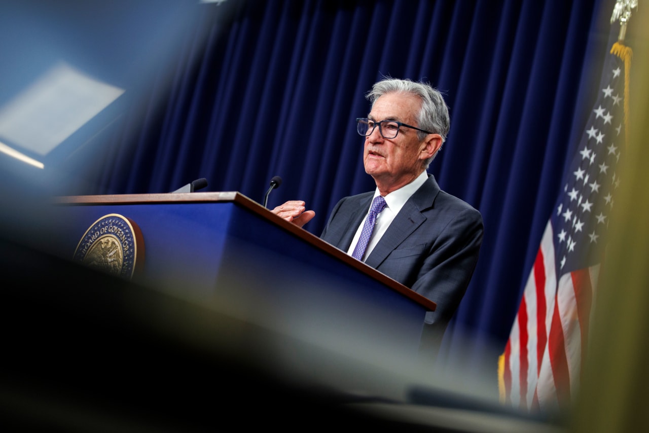 You are currently viewing The Fed left rates unchanged as an oil shock threatens to prolong its inflation fight. Officials held out the prospect of a rate cut this year.
