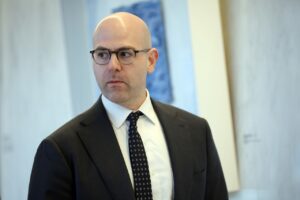 Read more about the article Fed’s Miran Still Backs Rate Cuts Despite Surging Oil Prices