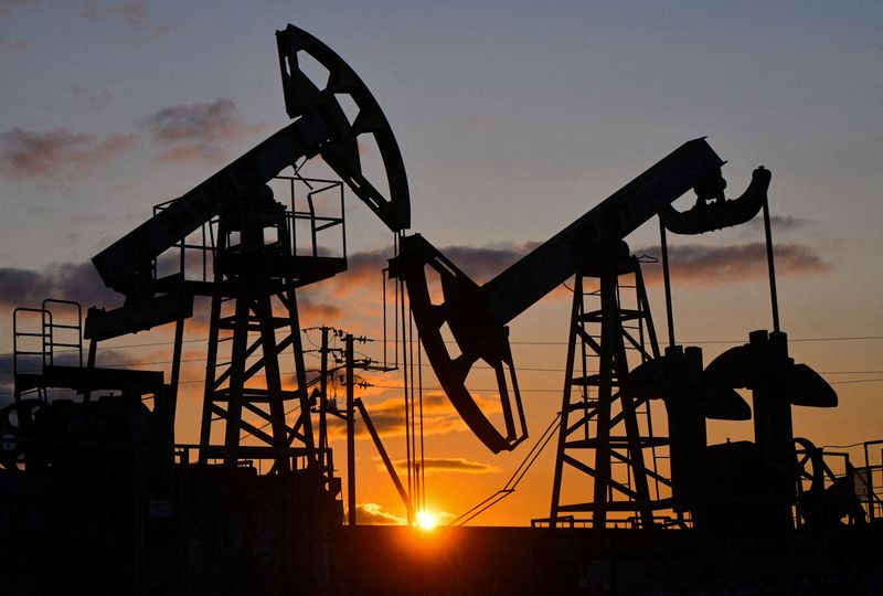 You are currently viewing Oil bounces back above $100 after US, Iran talks end in stalemate