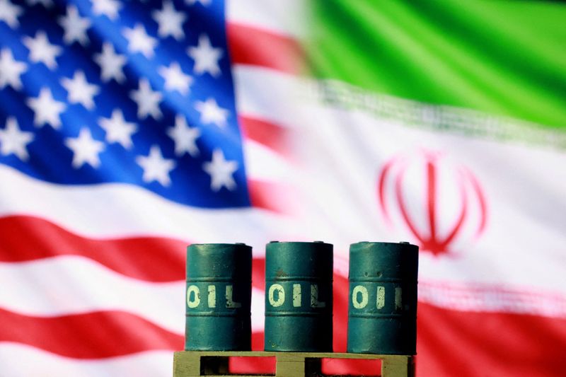You are currently viewing Exclusive-US to allow waiver on Iran oil to expire, administration sources say