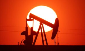 Read more about the article Oil prices end volatile session mixed but up sharply for the week on supply worries