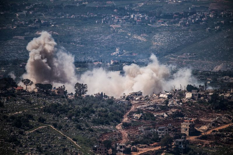 You are currently viewing Hezbollah says ceasefire ’meaningless’ as fighting continues in south
