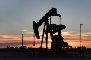 Read more about the article Oil jumps more than 2% as US-Iran peace talks stall