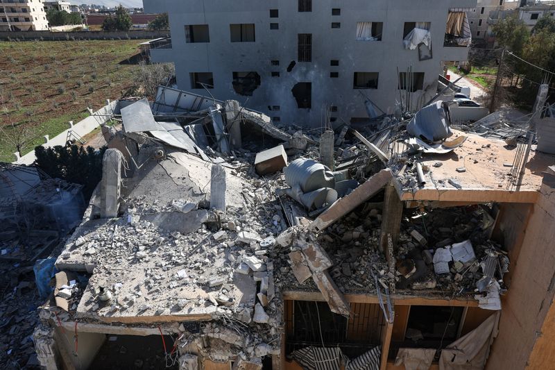 You are currently viewing Israeli strikes hit east Lebanon, expanding scope despite ceasefire