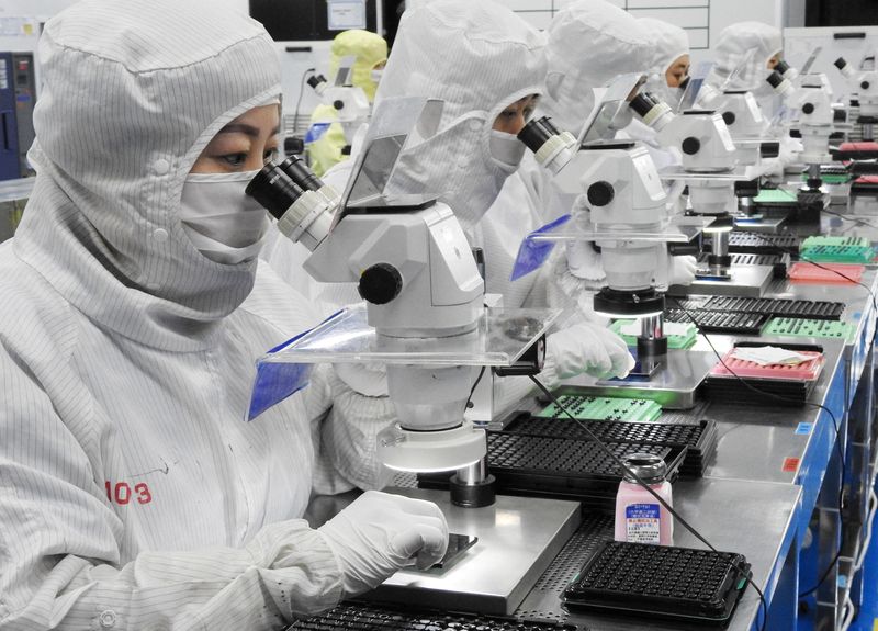 You are currently viewing China’s factory activity set to expand at a slower clip in April: Reuters poll 