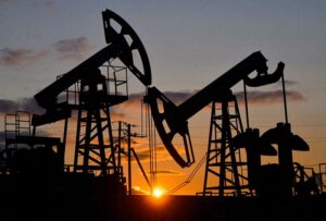 Read more about the article Oil rises on reports US will extend Iran blockade, prolonging Mideast supply disruptions