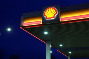 Read more about the article Analysis-Oil majors eye resurgent Canadian energy in wake of Middle East upheaval
