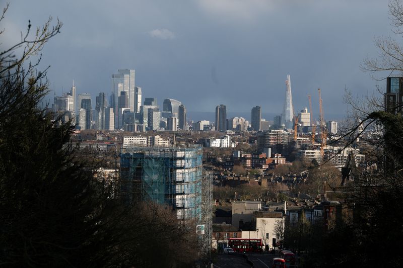 You are currently viewing UK firms’ worries about economy rise by most since 2020, Lloyds survey shows
