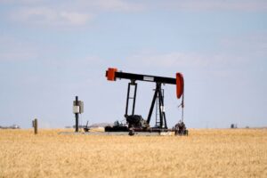 Read more about the article Oil retreats after hitting four-year high on concern of US-Iran war escalation