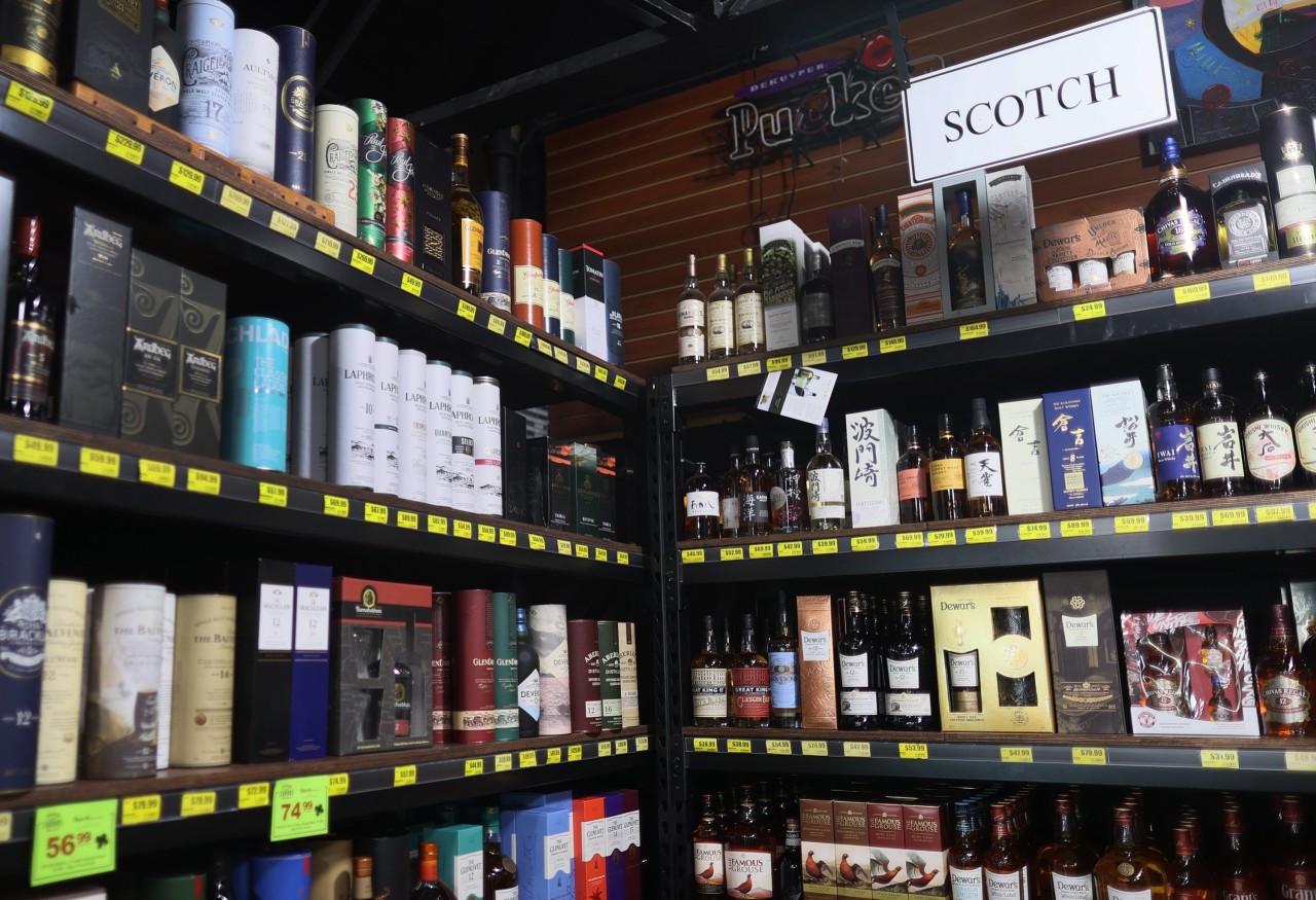 You are currently viewing President Trump said he would remove tariffs on products associated with whisky from the United Kingdom, saying King Charles III had persuaded him to lift the levies 