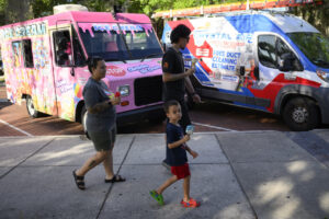 Read more about the article Florida’s migration patterns are changing. Residents in their prime working years are heading to other states, while fewer people are arriving. 