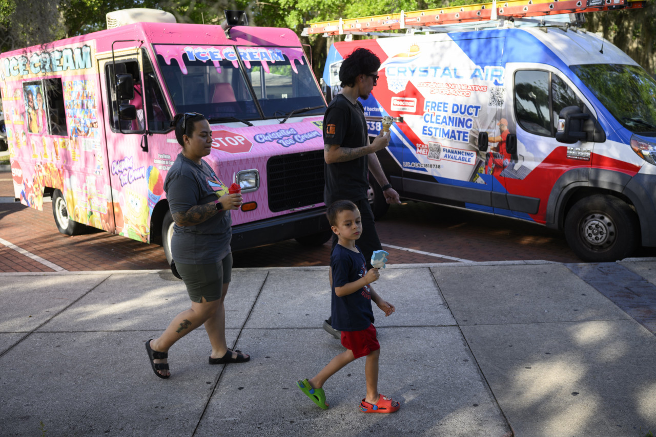 You are currently viewing Florida’s migration patterns are changing. Residents in their prime working years are heading to other states, while fewer people are arriving. 