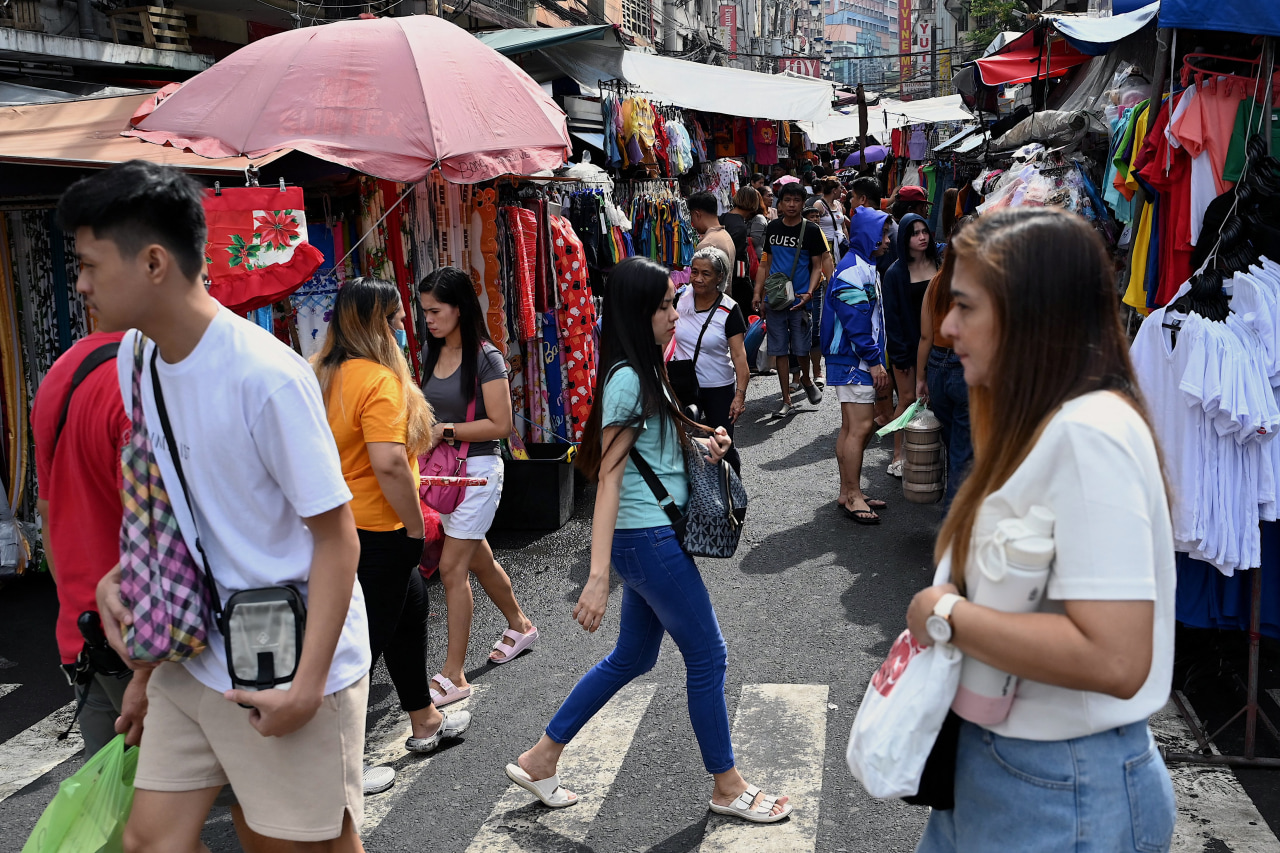 You are currently viewing Philippine Central Bank Raises Rates as Mideast War Fuels Inflation Risks