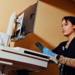 Read more about the article Ditching the white collar for nursing scrubs—plentiful jobs and potential six-figure incomes draw young people.