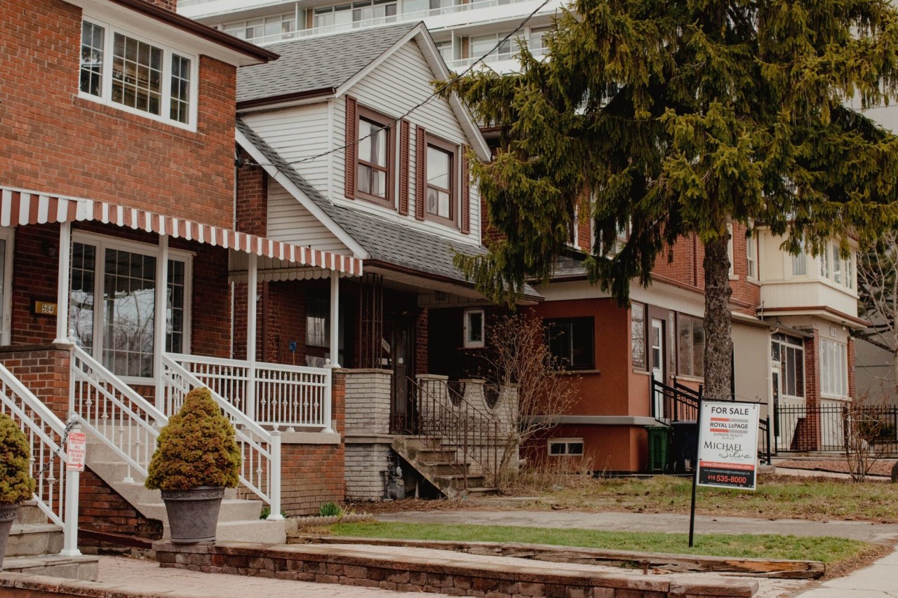 You are currently viewing Outlook for Canada Existing-Home Sales Deteriorates on War-Fueled Jump in Rates