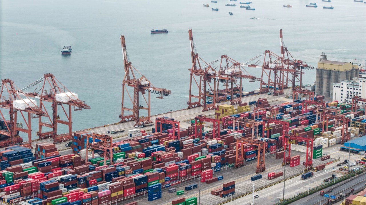 You are currently viewing China Export Growth Slows Sharply in March; Imports Surge