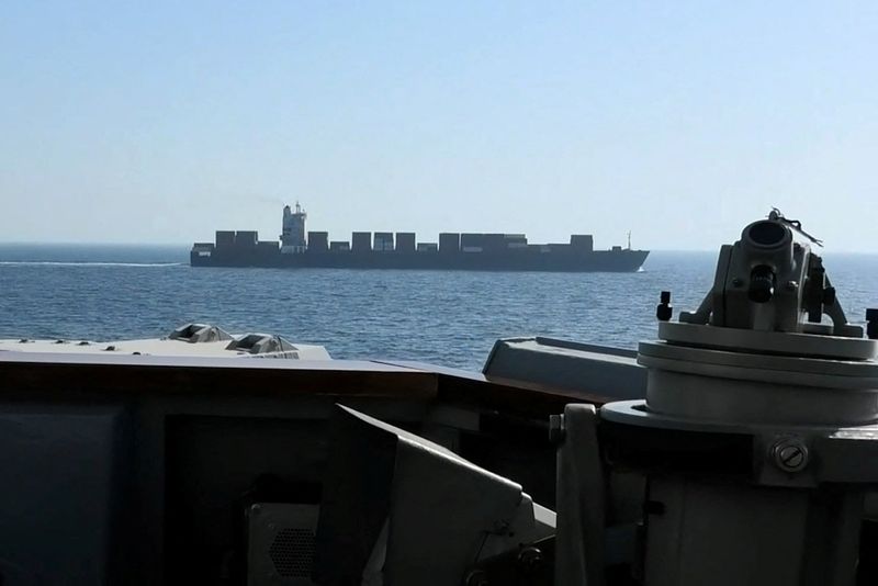 You are currently viewing Trump says US Navy acting ’like pirates’ to carry out naval blockade of Iranian ports