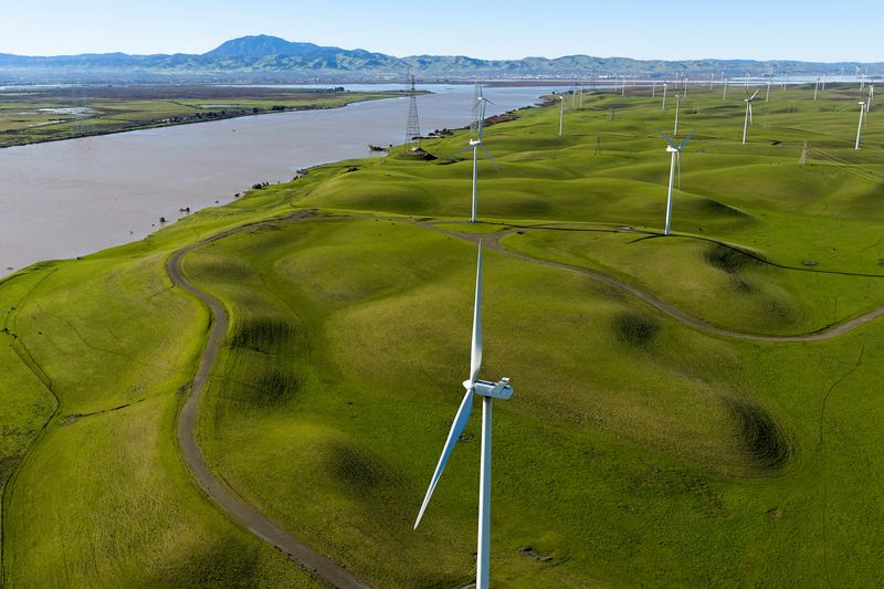 You are currently viewing Trump administration cites national security to halt US wind farm projects, FT reports