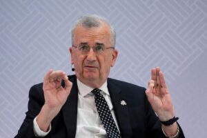 Read more about the article Bank of France’s Villeroy sees inflation returning to 2% in 2027, 2028